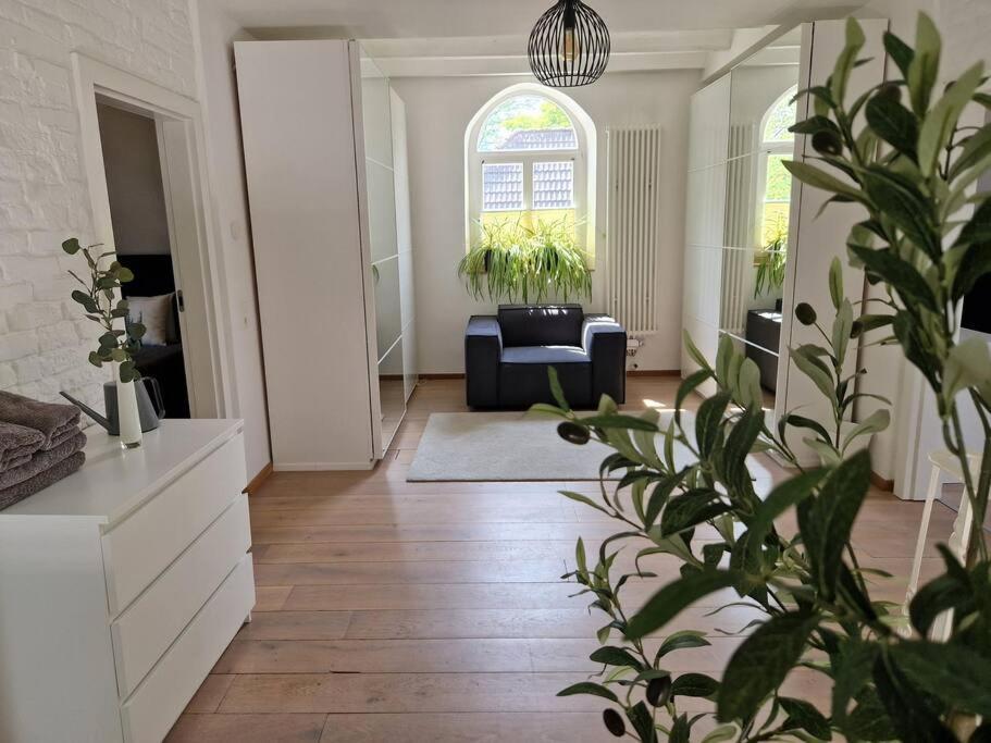 Historische Villa Mit Garten, Luxus Meerbusch Luaran gambar